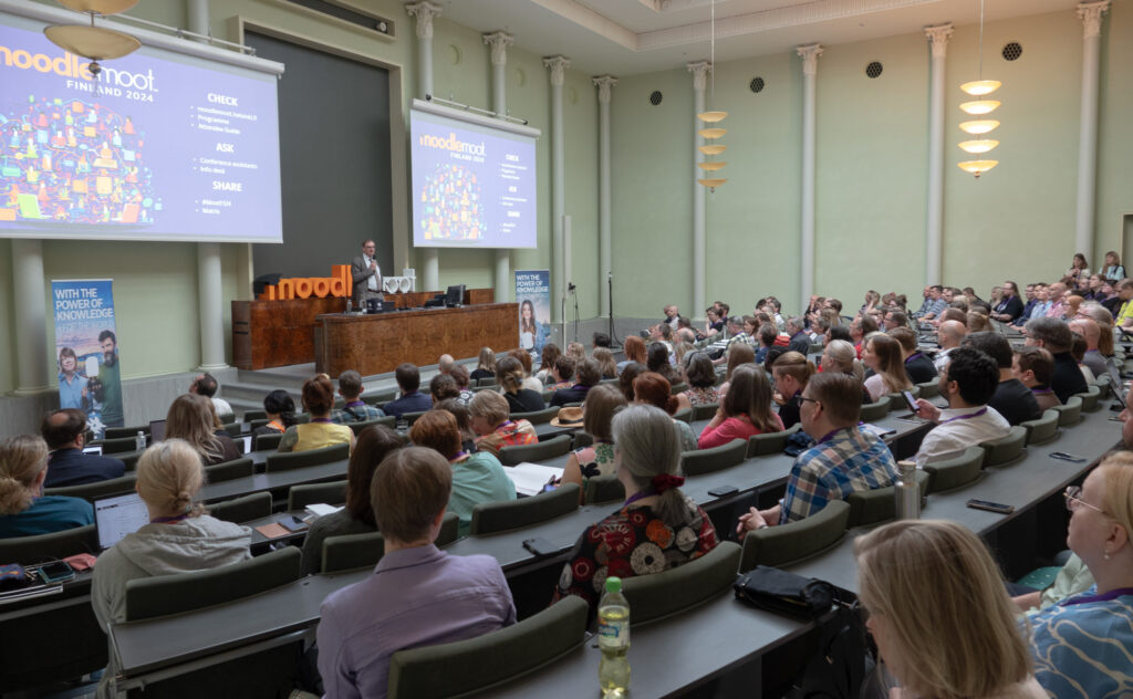 Moodlemoot Finland opening session, with ice Rector @kai_nordlund opened the event to a packed lecture theatre.